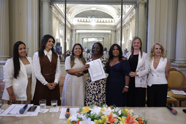Entrega de Moções à Mulheres Líderes que Inspiram em vários setores político, econômico, social e religioso - Foto: Maria Raiane de Olivera e Adriana Andrade/CMRJ - Sandro Diniz Ascom - Foto 10