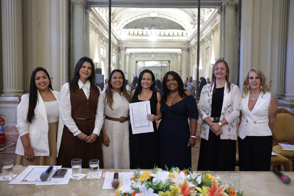 Entrega de Moções à Mulheres Líderes que Inspiram em vários setores político, econômico, social e religioso - Foto: Maria Raiane de Olivera e Adriana Andrade/CMRJ - Sandro Diniz Ascom - Foto 11
