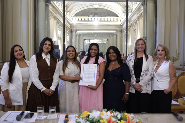 Entrega de Moções à Mulheres Líderes que Inspiram em vários setores político, econômico, social e religioso - Foto: Maria Raiane de Olivera e Adriana Andrade/CMRJ - Sandro Diniz Ascom - Foto 13