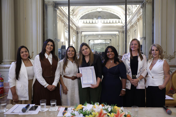 Entrega de Moções à Mulheres Líderes que Inspiram em vários setores político, econômico, social e religioso - Foto: Maria Raiane de Olivera e Adriana Andrade/CMRJ - Sandro Diniz Ascom - Foto 14