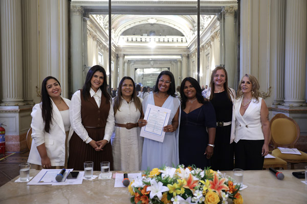 Entrega de Moções à Mulheres Líderes que Inspiram em vários setores político, econômico, social e religioso - Foto: Maria Raiane de Olivera e Adriana Andrade/CMRJ - Sandro Diniz Ascom - Foto 16