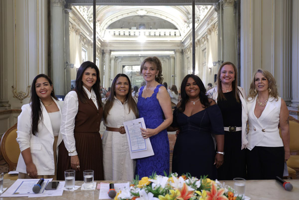 Entrega de Moções à Mulheres Líderes que Inspiram em vários setores político, econômico, social e religioso - Foto: Maria Raiane de Olivera e Adriana Andrade/CMRJ - Sandro Diniz Ascom - Foto 17