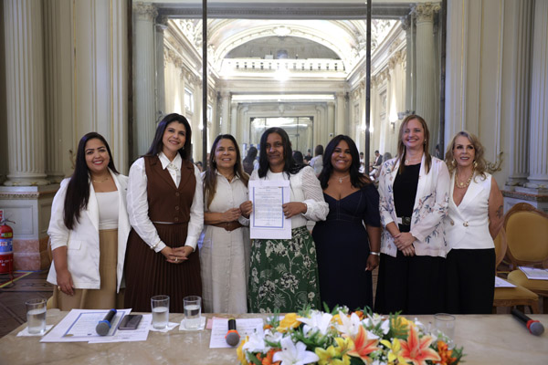 Entrega de Moções à Mulheres Líderes que Inspiram em vários setores político, econômico, social e religioso - Foto: Maria Raiane de Olivera e Adriana Andrade/CMRJ - Sandro Diniz Ascom - Foto 27