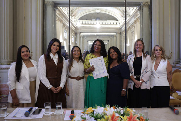 Entrega de Moções à Mulheres Líderes que Inspiram em vários setores político, econômico, social e religioso - Foto: Maria Raiane de Olivera e Adriana Andrade/CMRJ - Sandro Diniz Ascom - Foto 32