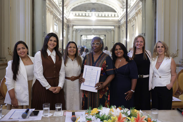 Entrega de Moções à Mulheres Líderes que Inspiram em vários setores político, econômico, social e religioso - Foto: Maria Raiane de Olivera e Adriana Andrade/CMRJ - Sandro Diniz Ascom - Foto 33