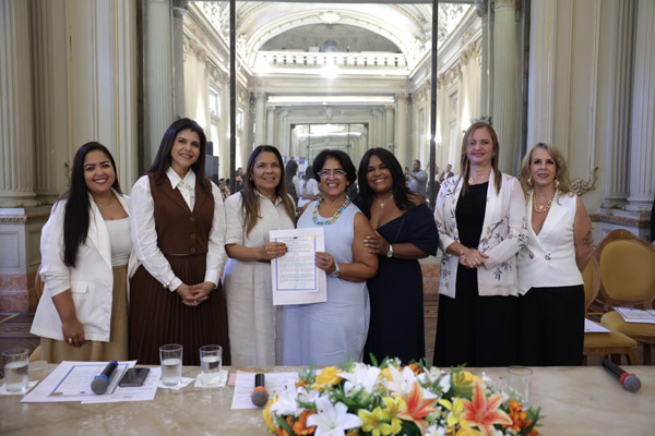 Entrega de Moções à Mulheres Líderes que Inspiram em vários setores político, econômico, social e religioso - Foto: Maria Raiane de Olivera e Adriana Andrade/CMRJ - Sandro Diniz Ascom - Foto 59