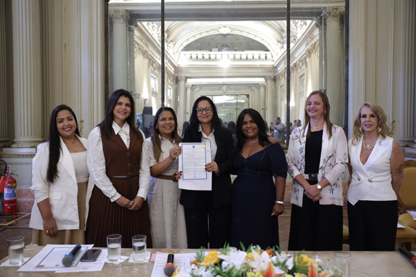 Entrega de Moções à Mulheres Líderes que Inspiram em vários setores político, econômico, social e religioso - Foto: Maria Raiane de Olivera e Adriana Andrade/CMRJ - Sandro Diniz Ascom - Foto 61