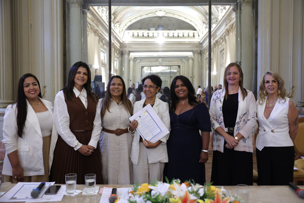 Entrega de Moções à Mulheres Líderes que Inspiram em vários setores político, econômico, social e religioso - Foto: Maria Raiane de Olivera e Adriana Andrade/CMRJ - Sandro Diniz Ascom - Foto 63