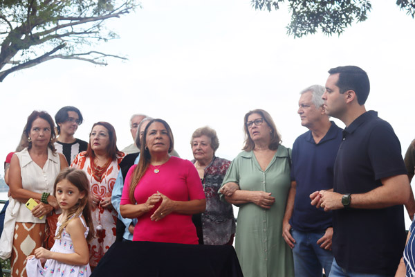 Vereadora presta homenagem a ator insulano - Foto 4