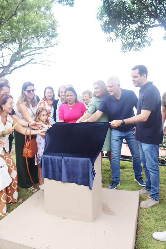 Vereadora presta homenagem a ator insulano - Foto 10