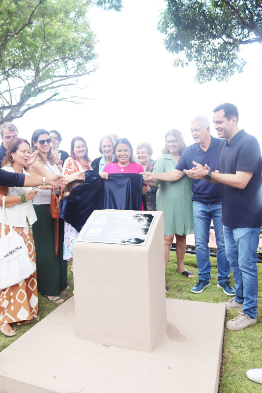 Vereadora presta homenagem a ator insulano - Foto 12