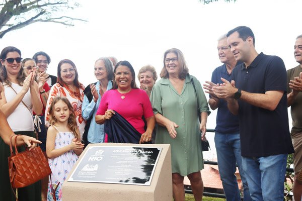 Vereadora presta homenagem a ator insulano - Foto 14