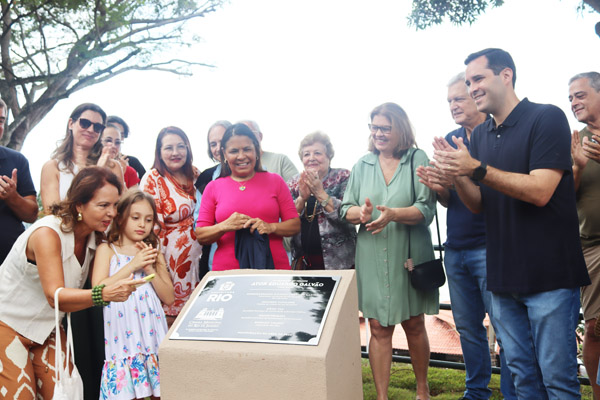 Vereadora presta homenagem a ator insulano - Foto 16