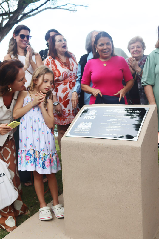 Vereadora presta homenagem a ator insulano - Foto 17