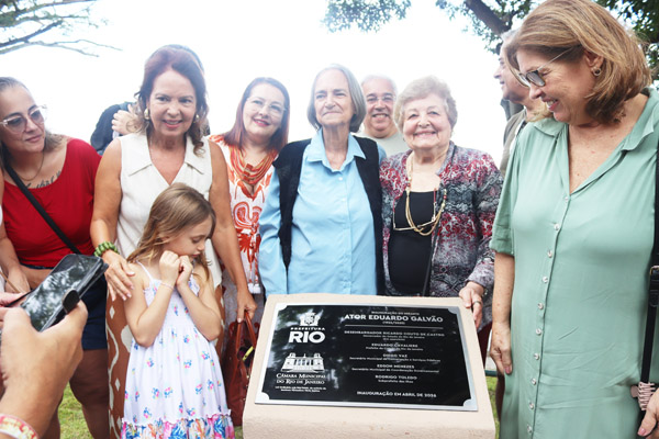 Vereadora presta homenagem a ator insulano - Foto 26