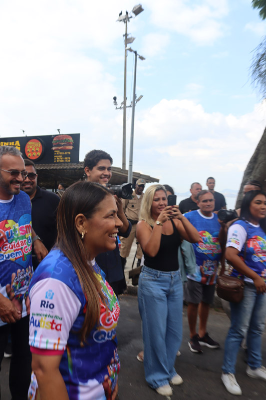 Vereadora Tânia Bastos reforça compromisso com inclusão durante Caminhada do Autismo na Ilha do Governador - Foto 7