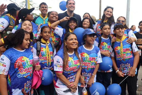 Vereadora Tânia Bastos reforça compromisso com inclusão durante Caminhada do Autismo na Ilha do Governador