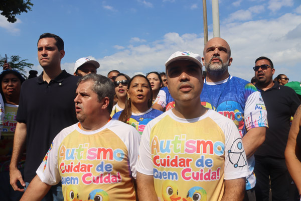 Vereadora Tânia Bastos reforça compromisso com inclusão durante Caminhada do Autismo na Ilha do Governador - Foto 31