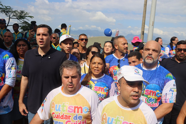 Vereadora Tânia Bastos reforça compromisso com inclusão durante Caminhada do Autismo na Ilha do Governador - Foto 32