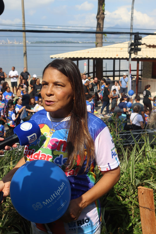 Vereadora Tânia Bastos reforça compromisso com inclusão durante Caminhada do Autismo na Ilha do Governador - Foto 34