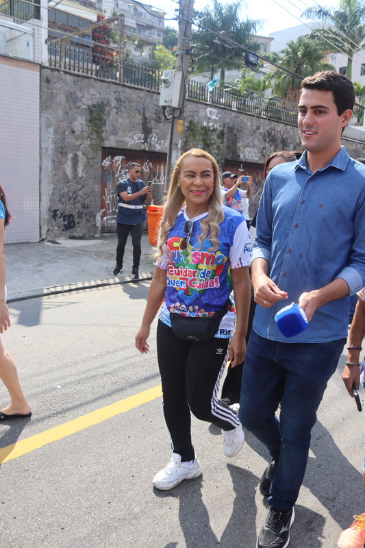 Vereadora Tânia Bastos reforça compromisso com inclusão durante Caminhada do Autismo na Ilha do Governador - Foto 36