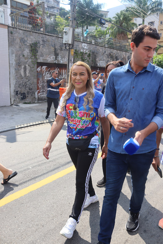 Vereadora Tânia Bastos reforça compromisso com inclusão durante Caminhada do Autismo na Ilha do Governador - Foto 37