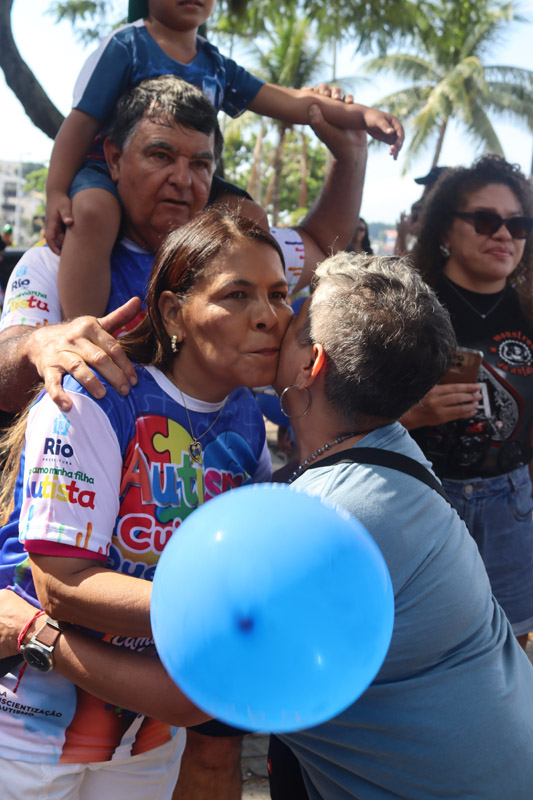 Vereadora Tânia Bastos reforça compromisso com inclusão durante Caminhada do Autismo na Ilha do Governador - Foto 42