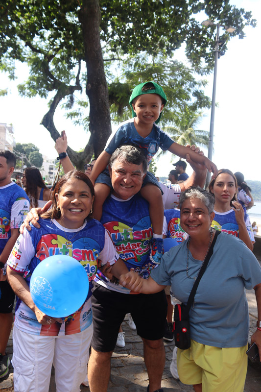 Vereadora Tânia Bastos reforça compromisso com inclusão durante Caminhada do Autismo na Ilha do Governador - Foto 44