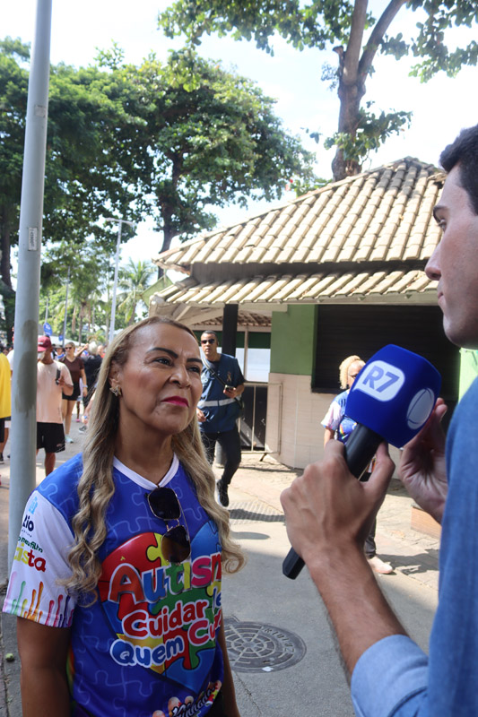 Vereadora Tânia Bastos reforça compromisso com inclusão durante Caminhada do Autismo na Ilha do Governador - Foto 46