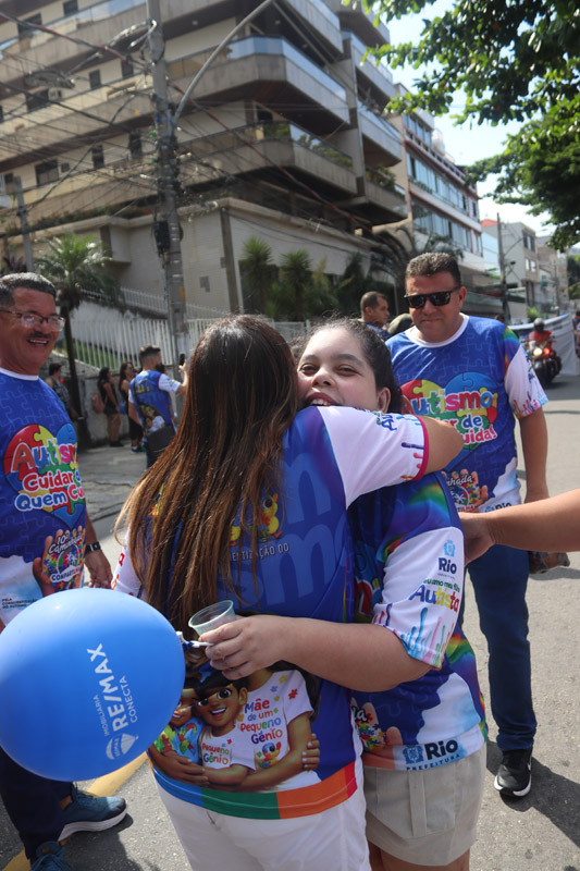 Vereadora Tânia Bastos reforça compromisso com inclusão durante Caminhada do Autismo na Ilha do Governador - Foto 51