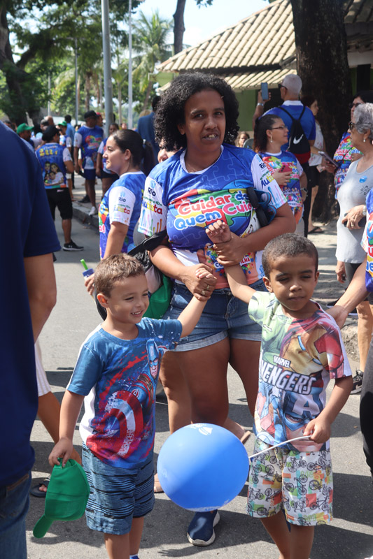 Vereadora Tânia Bastos reforça compromisso com inclusão durante Caminhada do Autismo na Ilha do Governador - Foto 58