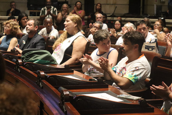 Entrega de moções à personalidades que atuam na militância de pessoa com transtorno de espectro autista - Fotos: Cicero Rodrigues/CMRJ e Ascom Tânia Bastos - Foto 4