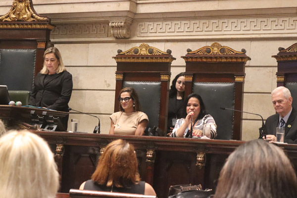Entrega de moções à personalidades que atuam na militância de pessoa com transtorno de espectro autista - Fotos: Cicero Rodrigues/CMRJ e Ascom Tânia Bastos - Foto 19