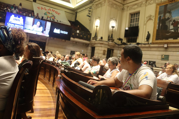 Entrega de moções à personalidades que atuam na militância de pessoa com transtorno de espectro autista - Fotos: Cicero Rodrigues/CMRJ e Ascom Tânia Bastos - Foto 24