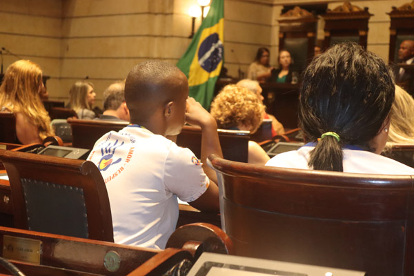 Entrega de moções à personalidades que atuam na militância de pessoa com transtorno de espectro autista - Fotos: Cicero Rodrigues/CMRJ e Ascom Tânia Bastos - Foto 29
