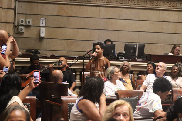 Entrega de moções à personalidades que atuam na militância de pessoa com transtorno de espectro autista - Fotos: Cicero Rodrigues/CMRJ e Ascom Tânia Bastos - Foto 39
