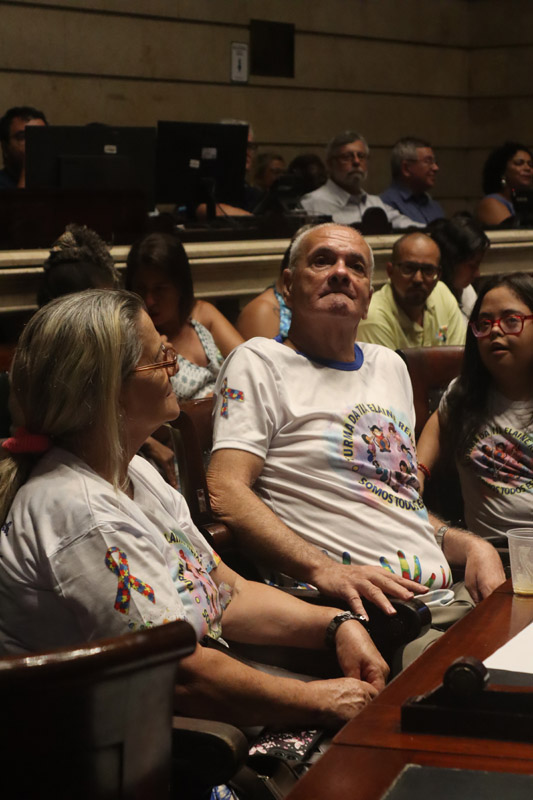 Entrega de moções à personalidades que atuam na militância de pessoa com transtorno de espectro autista - Fotos: Cicero Rodrigues/CMRJ e Ascom Tânia Bastos - Foto 43