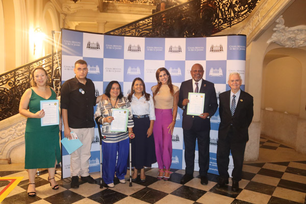 Entrega de moções à personalidades que atuam na militância de pessoa com transtorno de espectro autista - Fotos: Cicero Rodrigues/CMRJ e Ascom Tânia Bastos - Foto 63