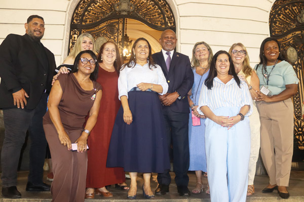 Entrega de moções à personalidades que atuam na militância de pessoa com transtorno de espectro autista - Fotos: Cicero Rodrigues/CMRJ e Ascom Tânia Bastos - Foto 77