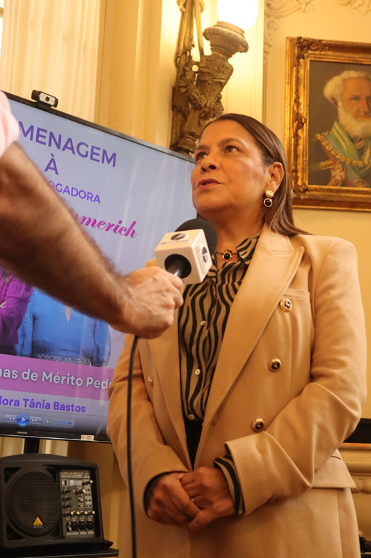 Entrega da Medalha Pedro Ernesto à Sra. Kárin Emmerich - Fotos: Cicero Rodrigues/CMRJ - Ascom Tânia Bastos - Foto 75