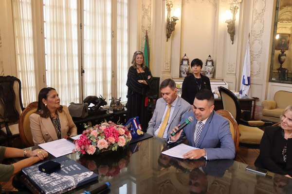 Entrega da Medalha Pedro Ernesto à Sra. Kárin Emmerich - Fotos: Cicero Rodrigues/CMRJ - Ascom Tânia Bastos - Foto 83