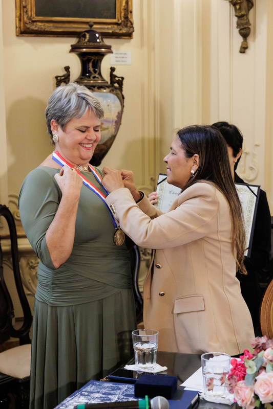 Entrega da Medalha Pedro Ernesto à Sra. Kárin Emmerich - Fotos: Cicero Rodrigues/CMRJ - Ascom Tânia Bastos - Foto 4