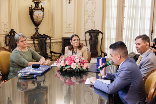 Entrega da Medalha Pedro Ernesto à Sra. Kárin Emmerich - Fotos: Cicero Rodrigues/CMRJ - Ascom Tânia Bastos - Foto 7