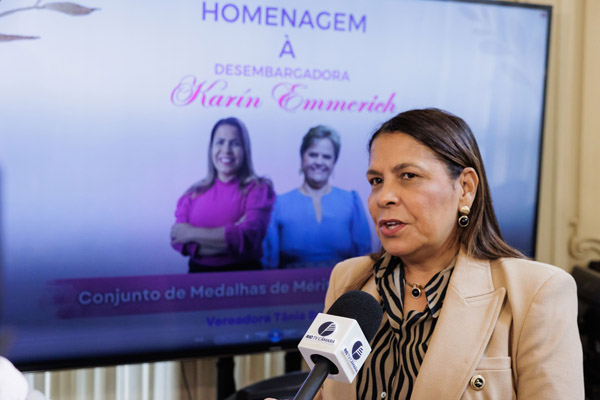 Entrega da Medalha Pedro Ernesto à Sra. Kárin Emmerich - Fotos: Cicero Rodrigues/CMRJ - Ascom Tânia Bastos - Foto 13