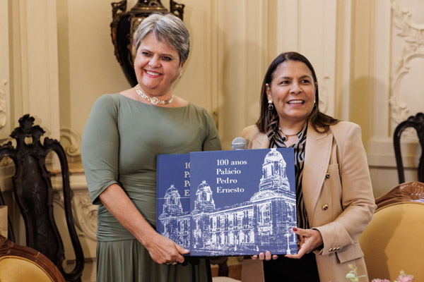 Desembargadora recebe medalha Pedro Ernesto por atuação na defesa das mulheres