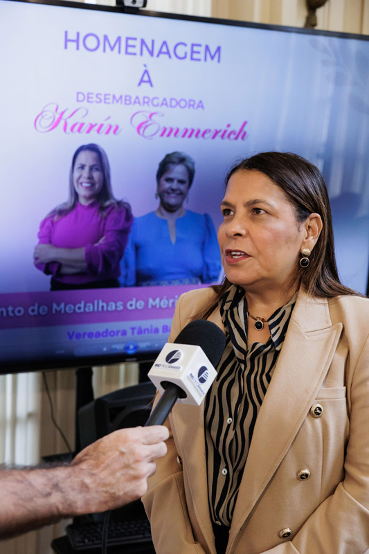 Entrega da Medalha Pedro Ernesto à Sra. Kárin Emmerich - Fotos: Cicero Rodrigues/CMRJ - Ascom Tânia Bastos - Foto 34