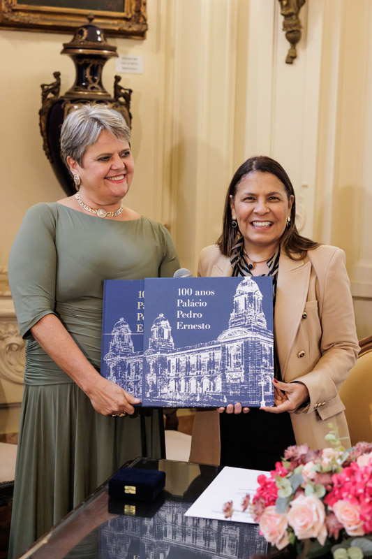 Entrega da Medalha Pedro Ernesto à Sra. Kárin Emmerich - Fotos: Cicero Rodrigues/CMRJ - Ascom Tânia Bastos - Foto 42