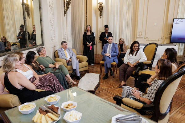 Entrega da Medalha Pedro Ernesto à Sra. Kárin Emmerich - Fotos: Cicero Rodrigues/CMRJ - Ascom Tânia Bastos - Foto 43