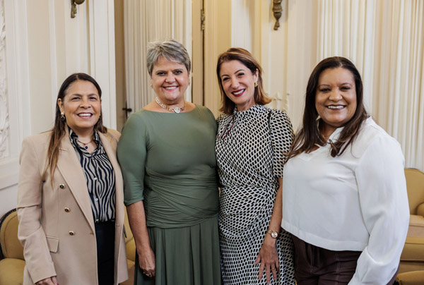 Entrega da Medalha Pedro Ernesto à Sra. Kárin Emmerich - Fotos: Cicero Rodrigues/CMRJ - Ascom Tânia Bastos - Foto 44