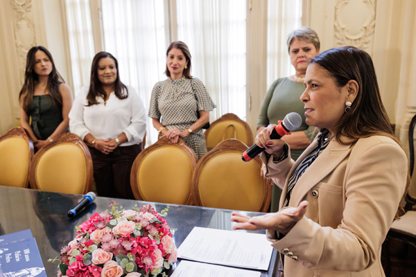 Entrega da Medalha Pedro Ernesto à Sra. Kárin Emmerich - Fotos: Cicero Rodrigues/CMRJ - Ascom Tânia Bastos - Foto 52